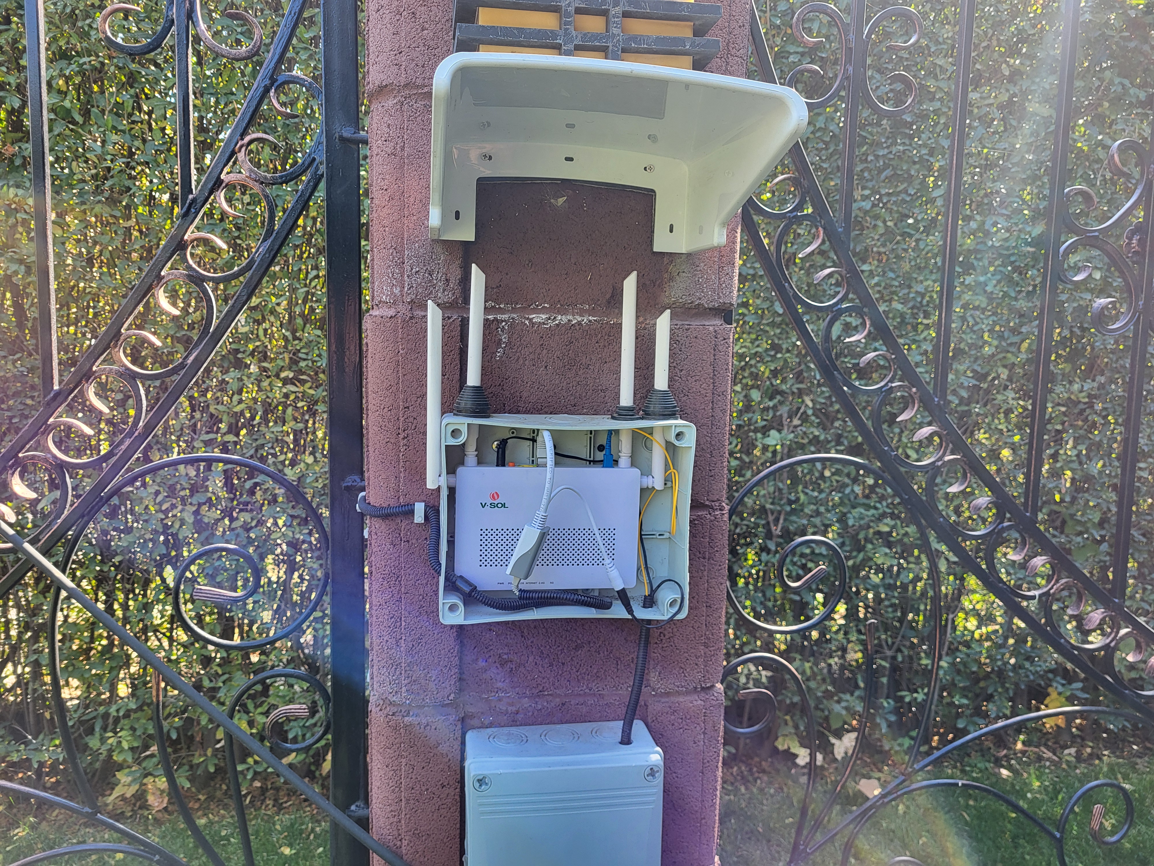 Outside V-SOL Router